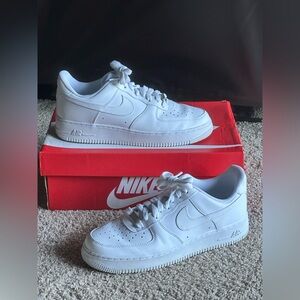SUPER HOT AND STYLISH LIKE NEW Nike Air Force 1 White Sneakers